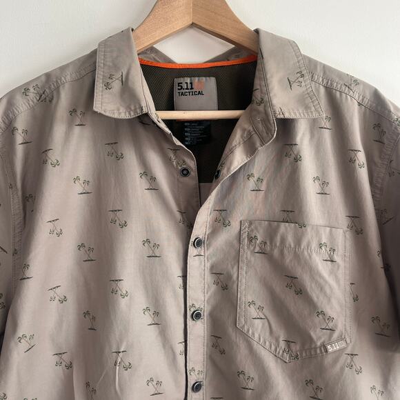 5.11 Tactical Shirt Button Up Snaps Short Sleeve Palm Tree Print Tan Size Large - Picture 2 of 12